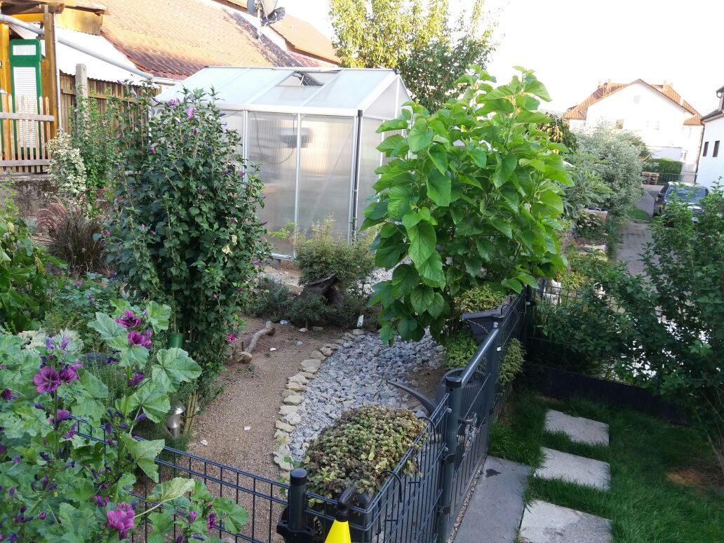 Ein Gehege schmückt den Garten